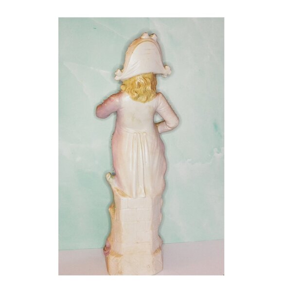 Vintage Porcelain Figure Of Neoclassical Man Dressed in Attire Of The Time - Picture 4 of 12